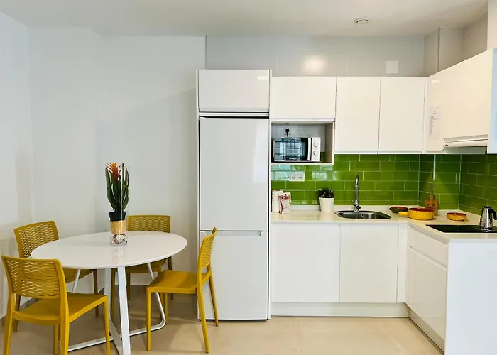 Bnbook Medea 2 Apartahotel